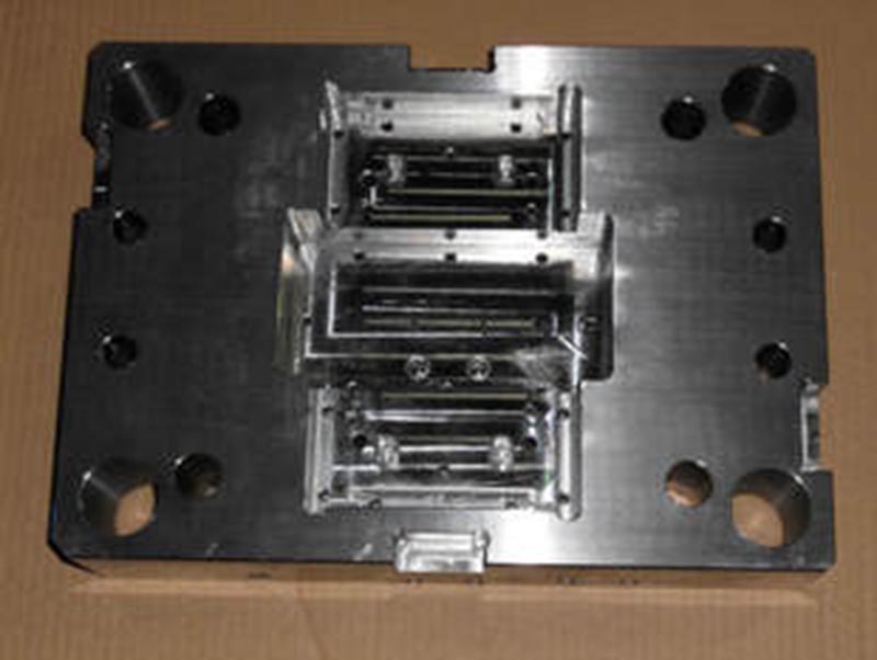 西青精密塑料模-06